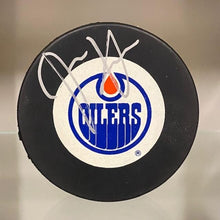 Load image into Gallery viewer, SIGNED Jari Kurri (Edmonton Oilers) Hockey Puck (w/COA)