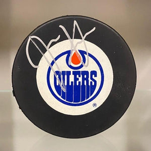 SIGNED Jari Kurri (Edmonton Oilers) Hockey Puck (w/COA)